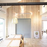 無垢の羽目板を施したお洒落な壁