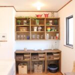 木製の食器棚