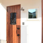 木製の玄関ドア